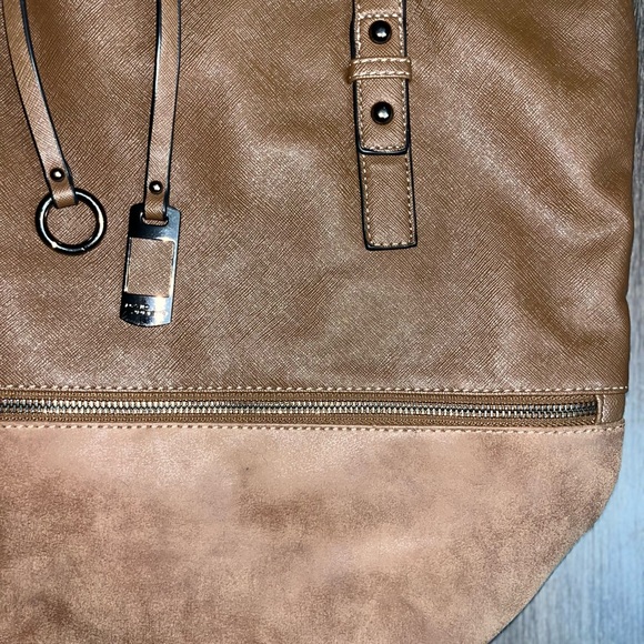 👜 Tote - David Jones Vegan Leather & Suede – Stylish Inside & Out! - Picture 9 of 12